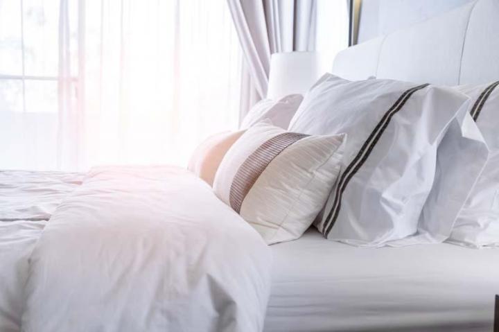 Luxury pillow sale Laval